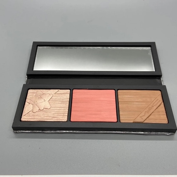 Mac shiny prety face compact fair - Picture 2 of 4